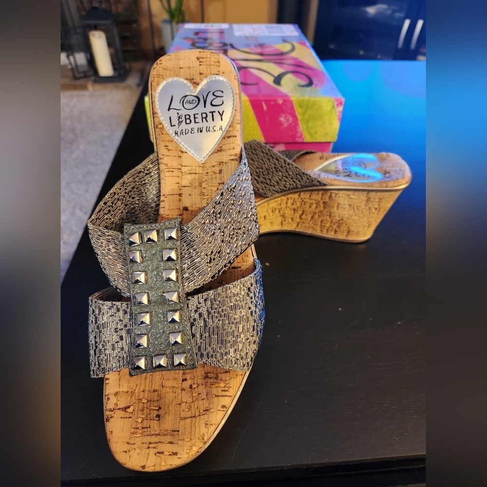 Love and Liberty Nadia Wedge sz 8 Pewter